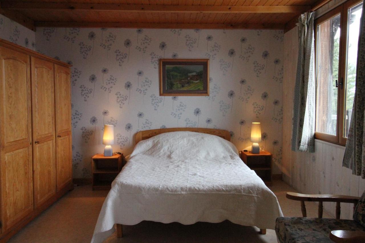 アンブラン Le Vieux Chalet Bed & Breakfast エクステリア 写真